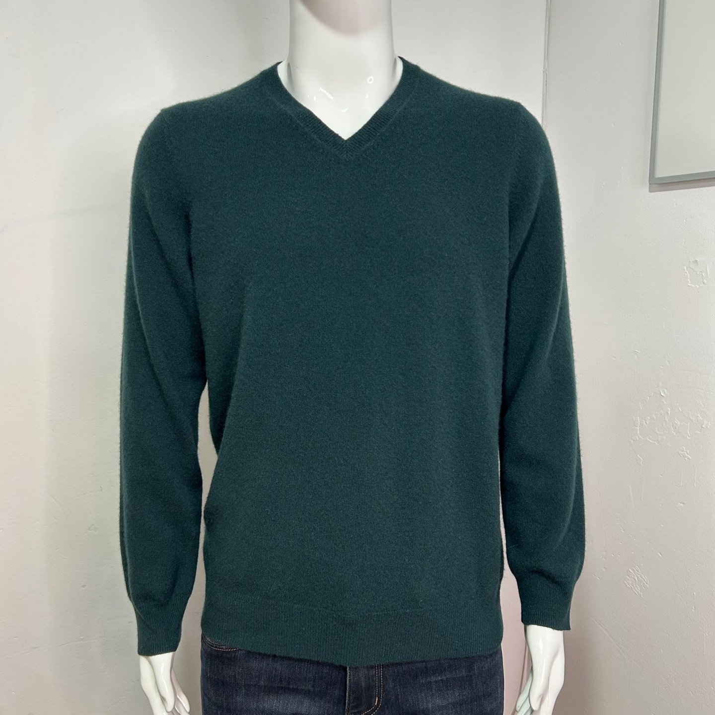 纯山羊绒V领上衣男士极简风