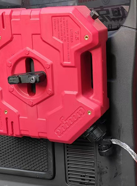 7.5L备用水壶油桶两用坦克牧马人侧窗拓展板改装方形汽油桶油箱