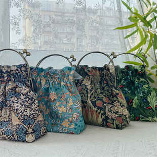 莫里斯草莓小偷小众设计口金包女斜跨精致手提小包董洁推荐同款