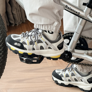 男童鞋子2026春季新款户外登山鞋儿童透气老爹鞋轻便舒适运动鞋