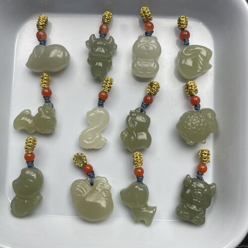 天然和田玉玉石十二生肖蛇马牛猴猪萌宠吊坠滴流diy手串配饰配件