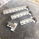 角钢立柱热镀锌角钢支架托架冲孔角钢接件含底座支撑托譬桥架立柱