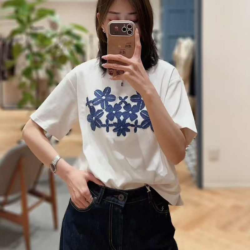 夏季简约小花刺绣宽松显瘦T恤女