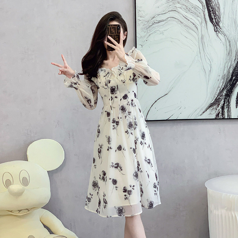 2026年春季新款温柔系设计感气质收腰雪纺碎花连衣裙女裙子