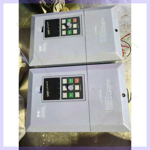 议价一台M5000-ⅤT5.5G/7.5P/B变频器成色