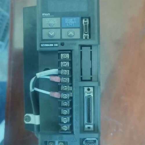 议价驱动器RYS401S3-VVS-ZA9，电池背盖掉了，测试