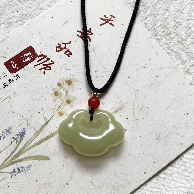 天然青白玉祥云锁吊坠如意锁项链