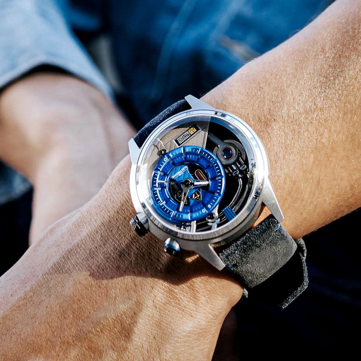 瑞士发光手表街头赛博朋克霓虹灯