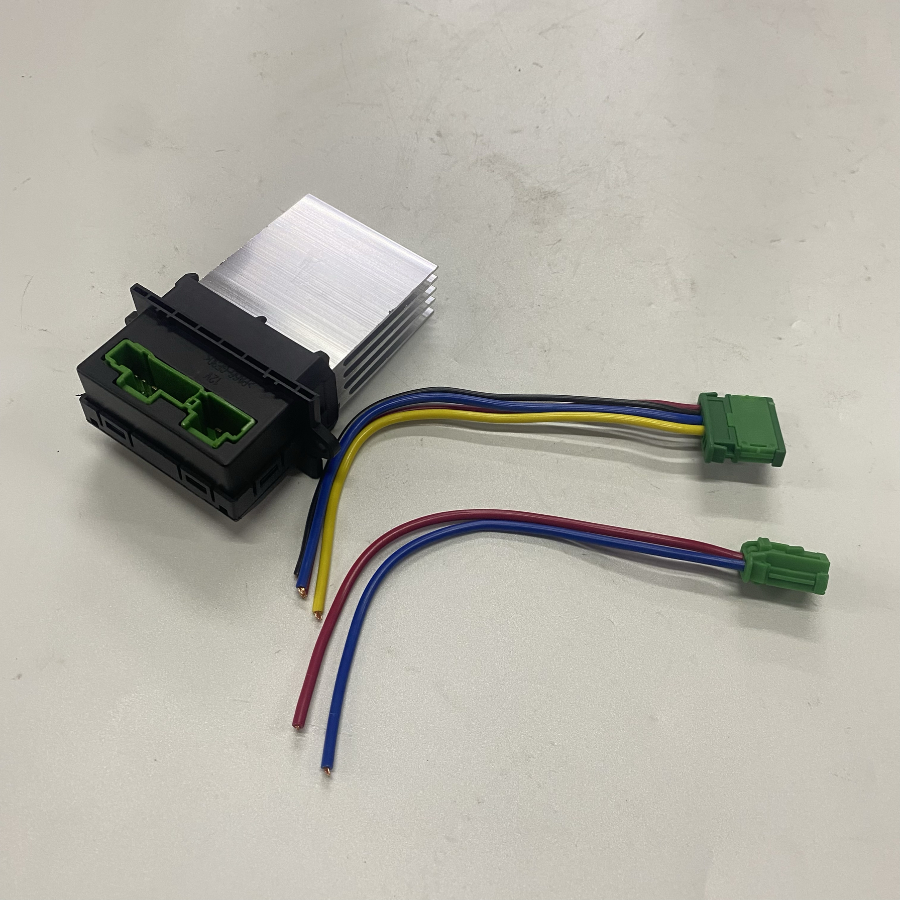 适用骐达骊威域达轩逸启程 自动空调鼓风机电阻空调电阻插头