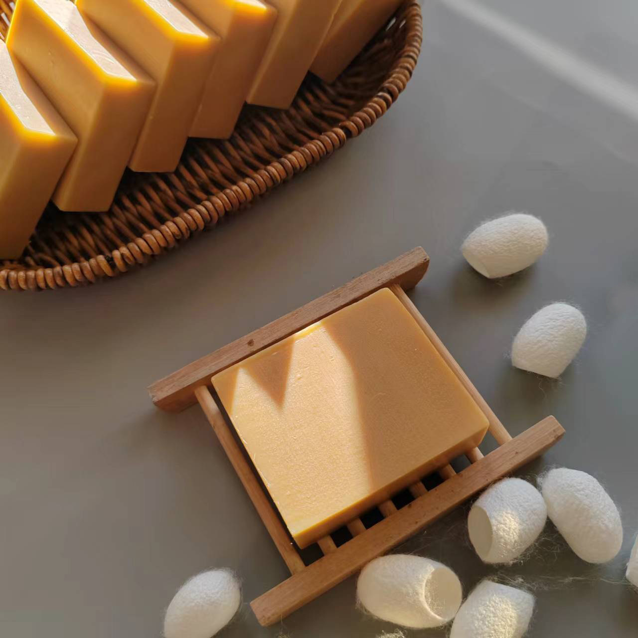 新疆纯手工超浓蚕丝蛋白驴奶手工皂润肤滋润精油皂嫩肤香皂研磨皂,美容护肤/美体/精油,手工皂/精油皂,淘宝优惠券,粉丝福利购,淘宝优惠卷