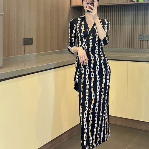 【女人丝界】25早春新款梦幻星片锁链针织桑蚕丝MIDI裹身连衣裙女