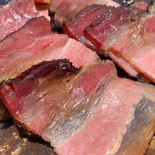 沐腊烟熏腊肉土猪五花后腿四川特色手工烟熏制作二刀