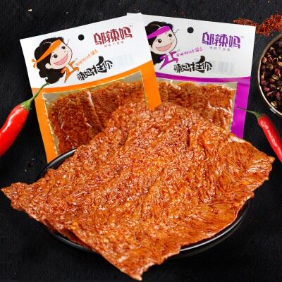 邬辣妈辣条香辣蒜蓉素牛排100g鞋底辣片麻辣片豆干 干麻辣零食小
