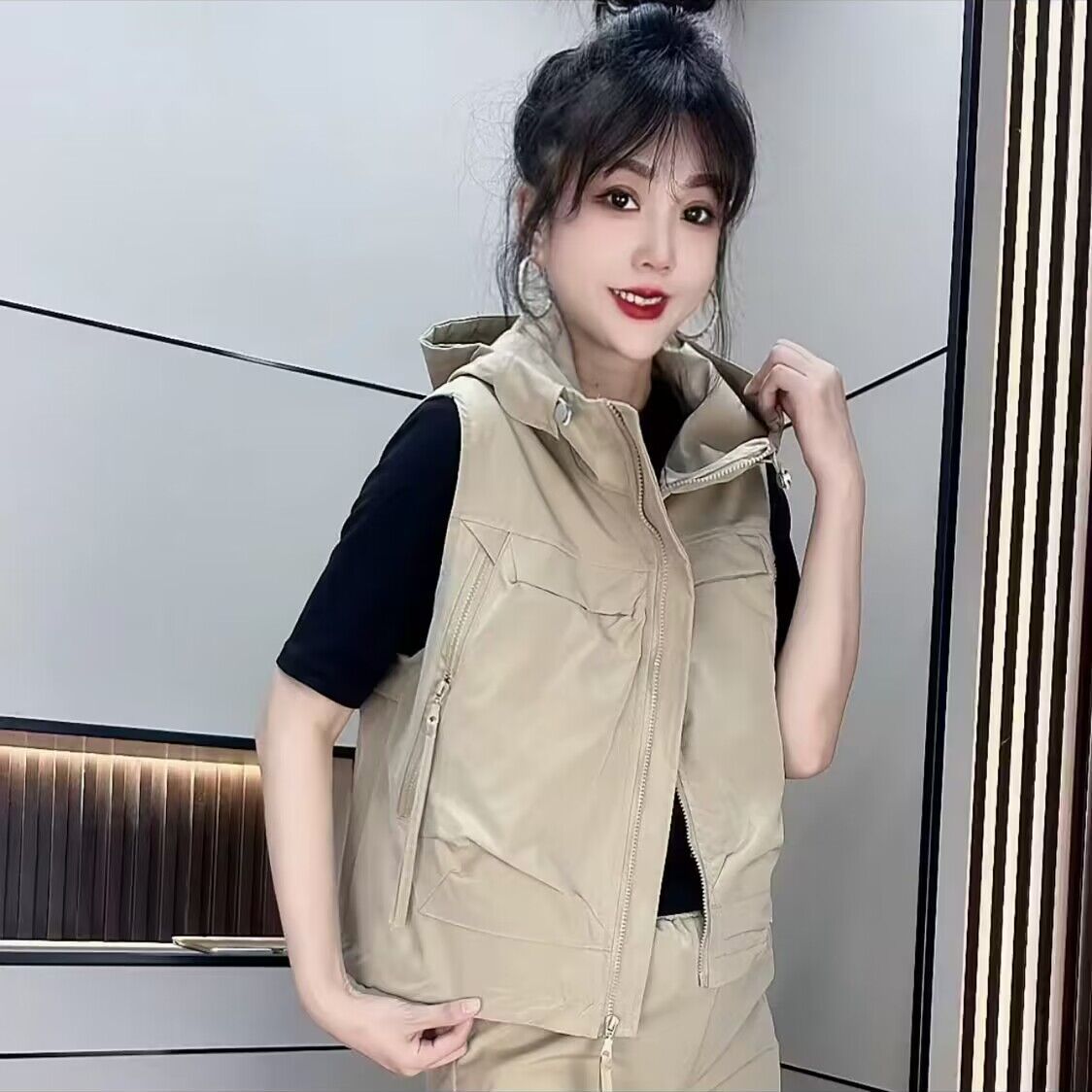 秋季马甲2025新款坎肩无袖外套女连帽休闲洋气马夹宽松显瘦上衣潮