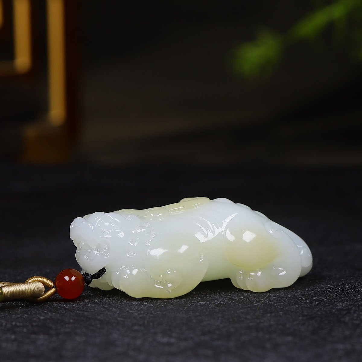 (古晨珠宝)新疆和田玉且末糖白玉貔貅挂件吊坠玉坠招财进宝77g