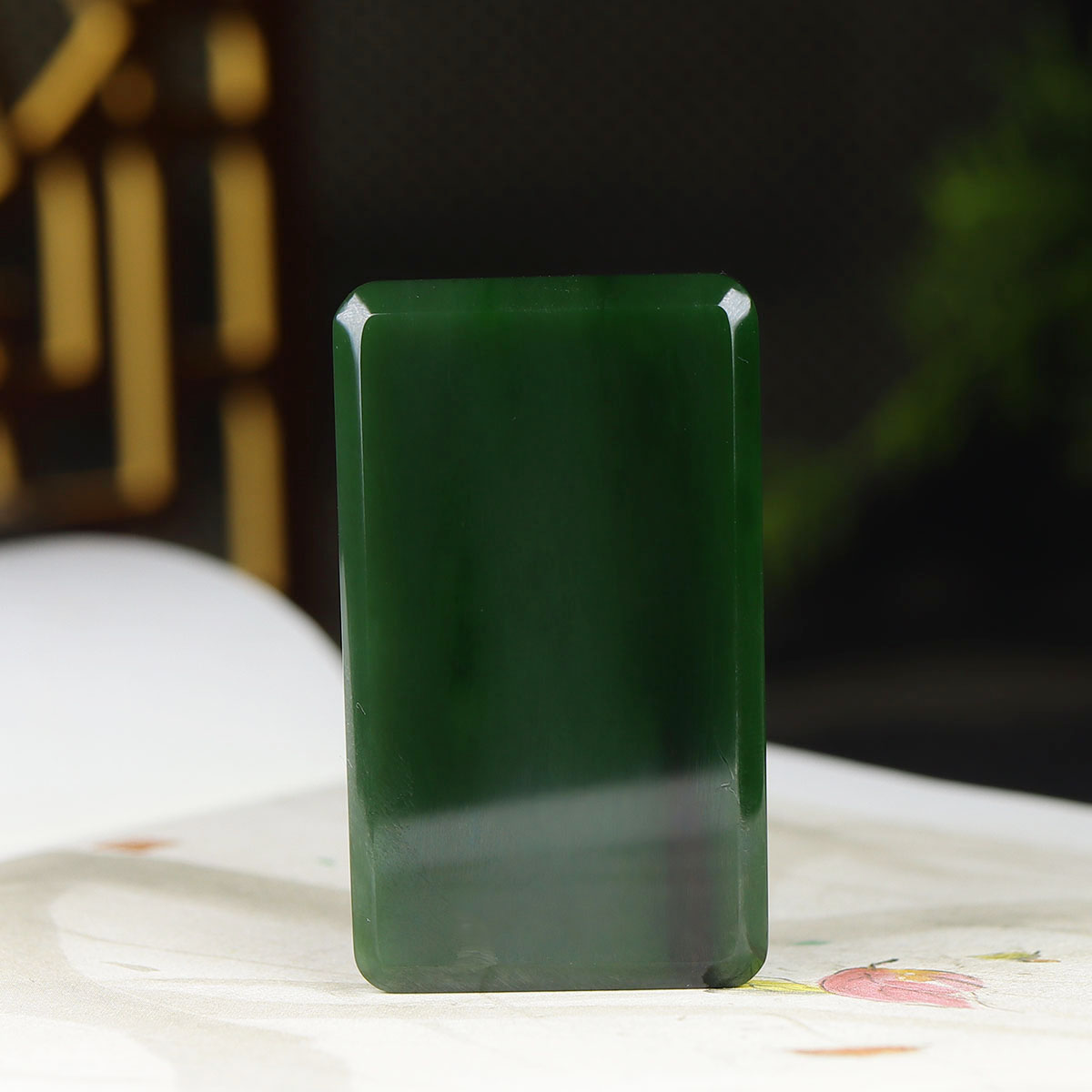 (古晨珠宝)俄罗斯和田玉菠菜绿聚红皮碧玉无事牌挂件吊坠53g