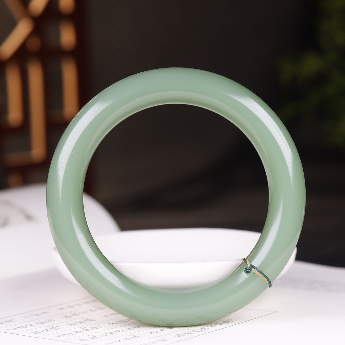 (古晨珠宝)俄罗斯和田玉粉青碧玉手镯圆条玉镯腕间优雅65g56mm