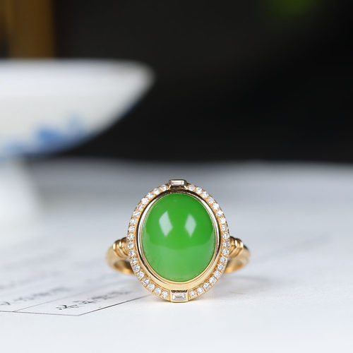 （古晨珠宝）俄罗斯和田玉辣阳绿碧玉18k金镶嵌蛋面女款戒指3g