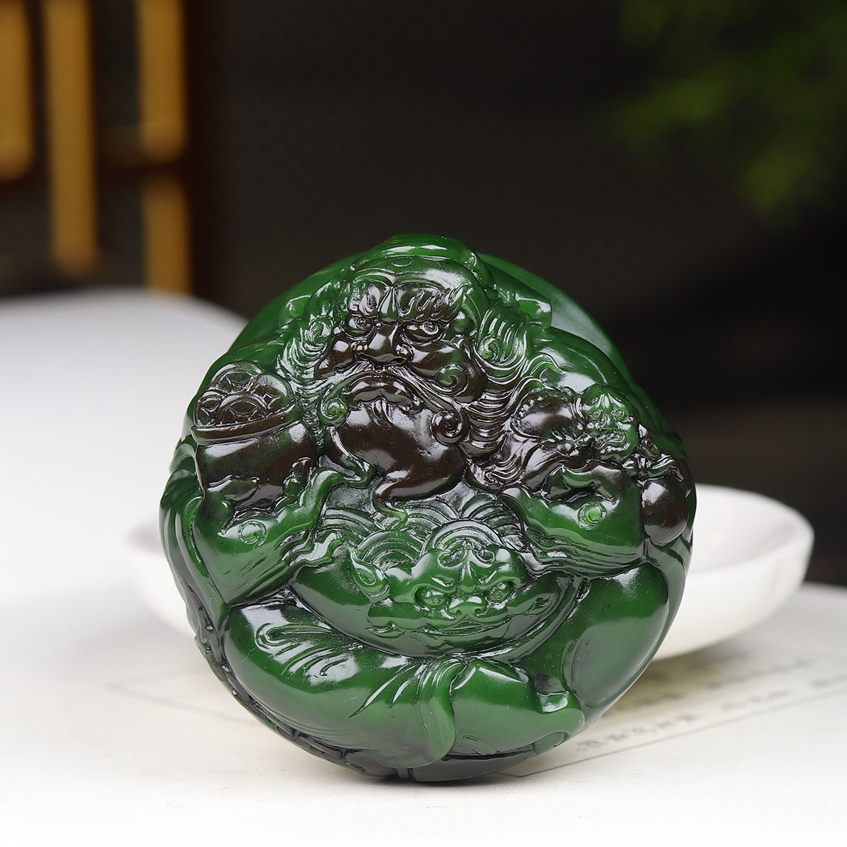 (古晨珠宝)俄罗斯和田玉老坑聚红皮菠菜绿碧玉钟馗把件手玩125g