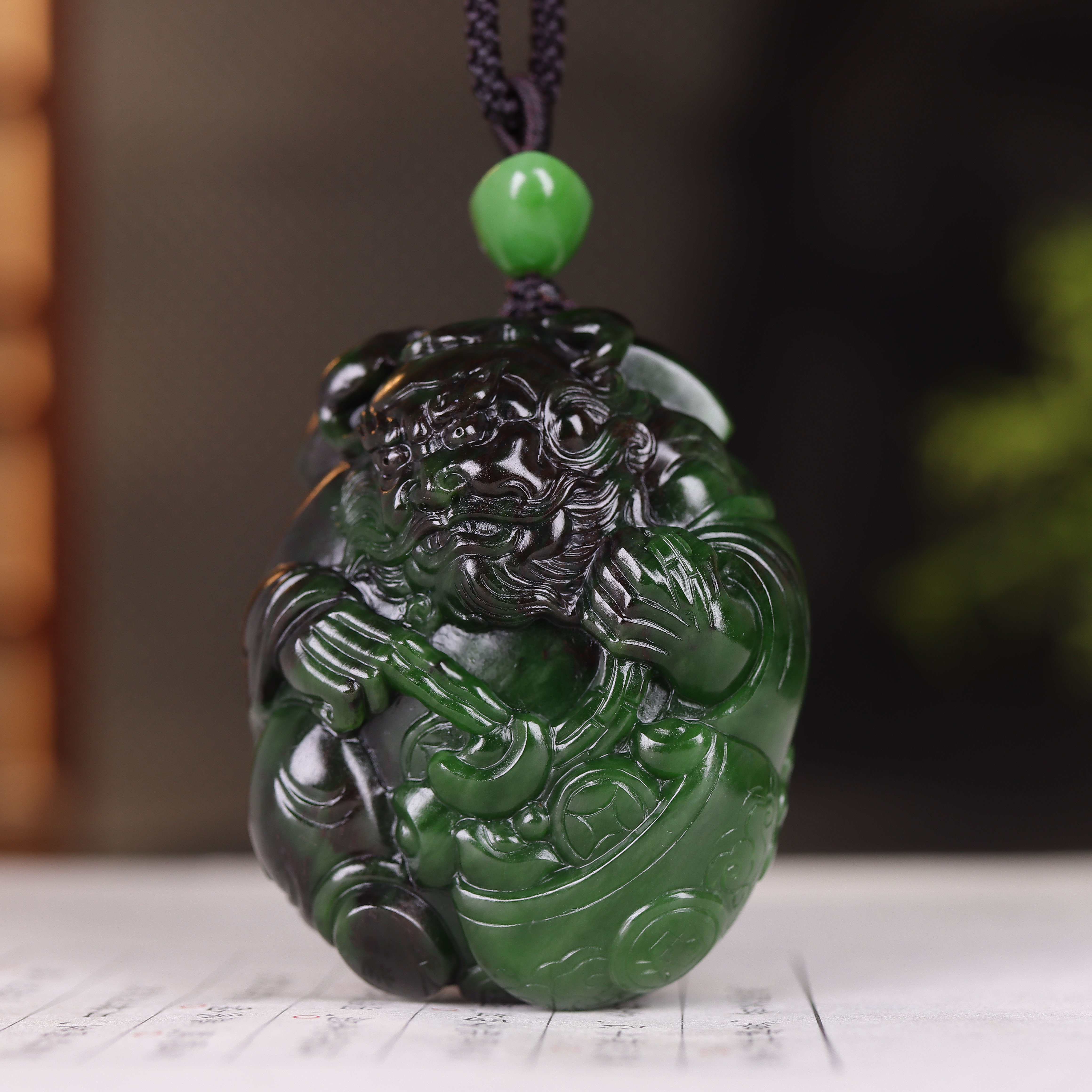 (古晨珠宝)俄罗斯和田玉老坑聚红皮菠菜绿碧玉钟馗把件手玩99g