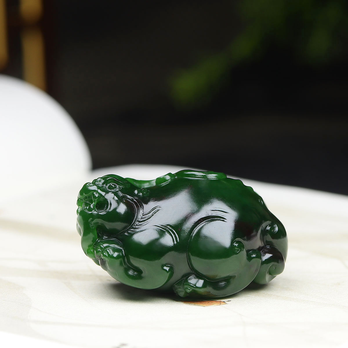 （古晨珠宝）俄罗斯和田玉菠菜绿聚红皮碧玉貔貅挂件吊坠玉坠63g