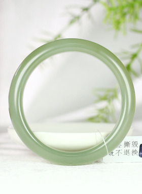 古晨和田玉湖水绿手镯