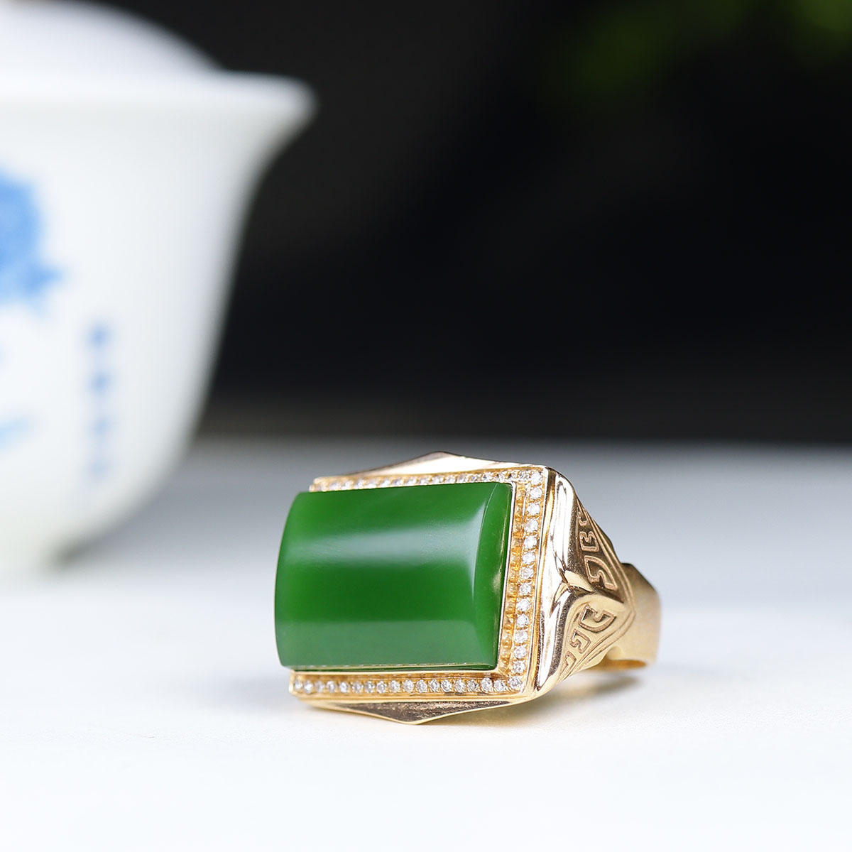 （古晨珠宝）俄罗斯和田玉冰底辣阳绿碧玉戒指18k女款戒指11g17mm