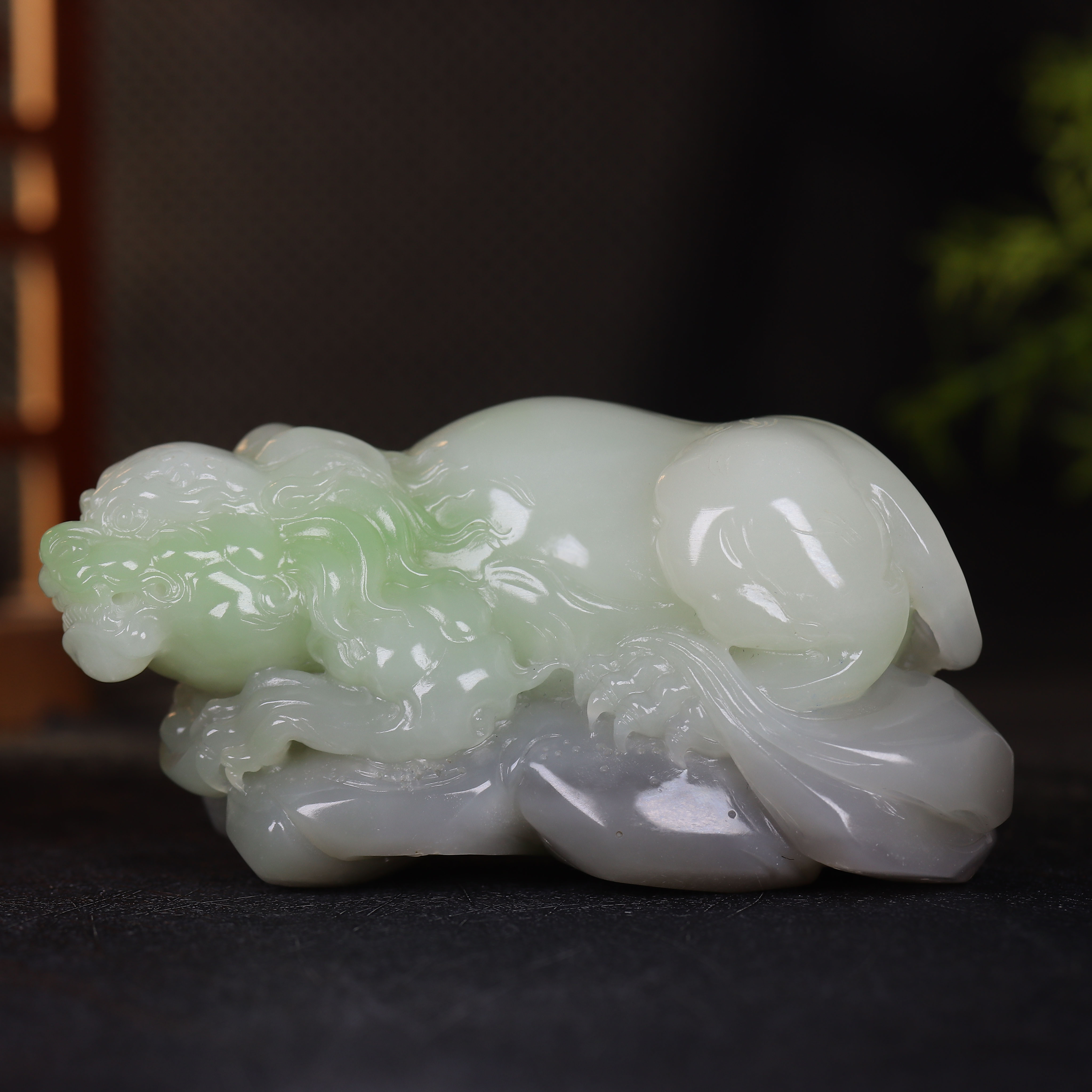 (古晨珠宝)青海和田玉烟紫翠青狮子摆件把件手玩威风凛凛306g