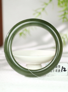 古晨和田玉湖水绿圆条手镯