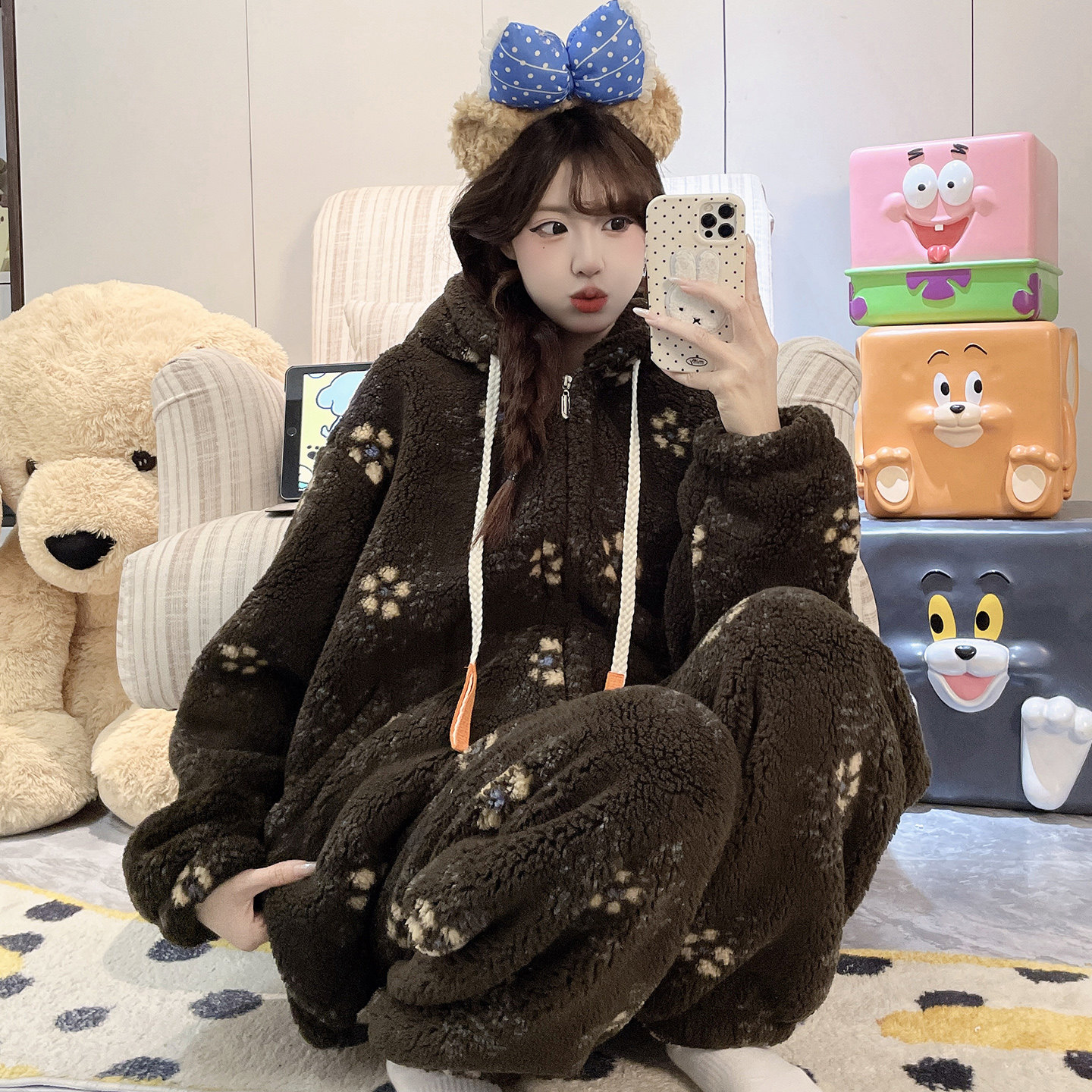 冬季加厚保暖珊瑚绒连帽睡衣女