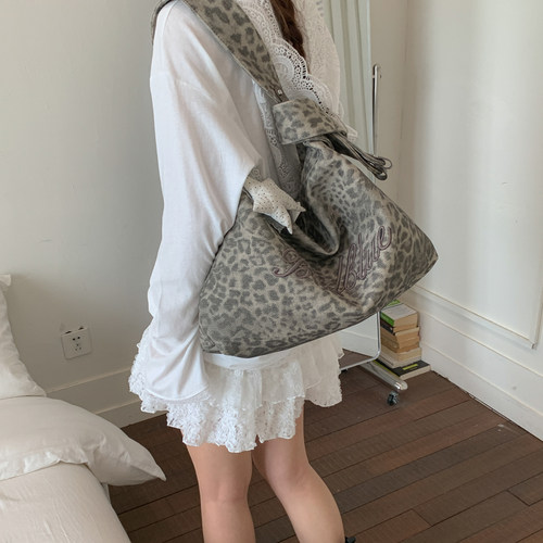 美式时尚高街女包个性朋克风豹纹托特包女高级感大容量单肩斜挎包