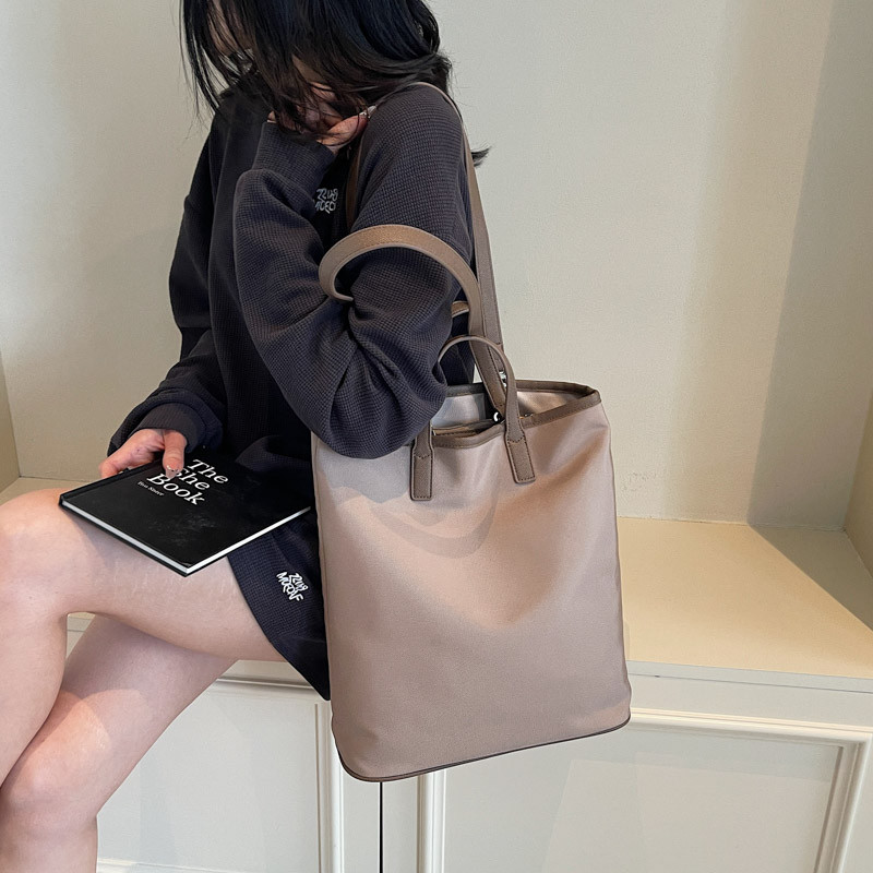 日韩风小众设计感托特包女极简大容量文艺单肩包上班用A4通勤大包