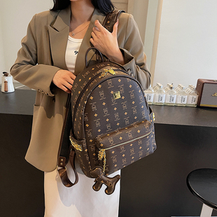 韩版女式装电脑的大容量双肩包小熊印花背包皮质流行出行旅行书包