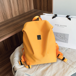 轻便旅行登山双肩包女士极简纯色大学生健身包多巴胺条纹布艺背包