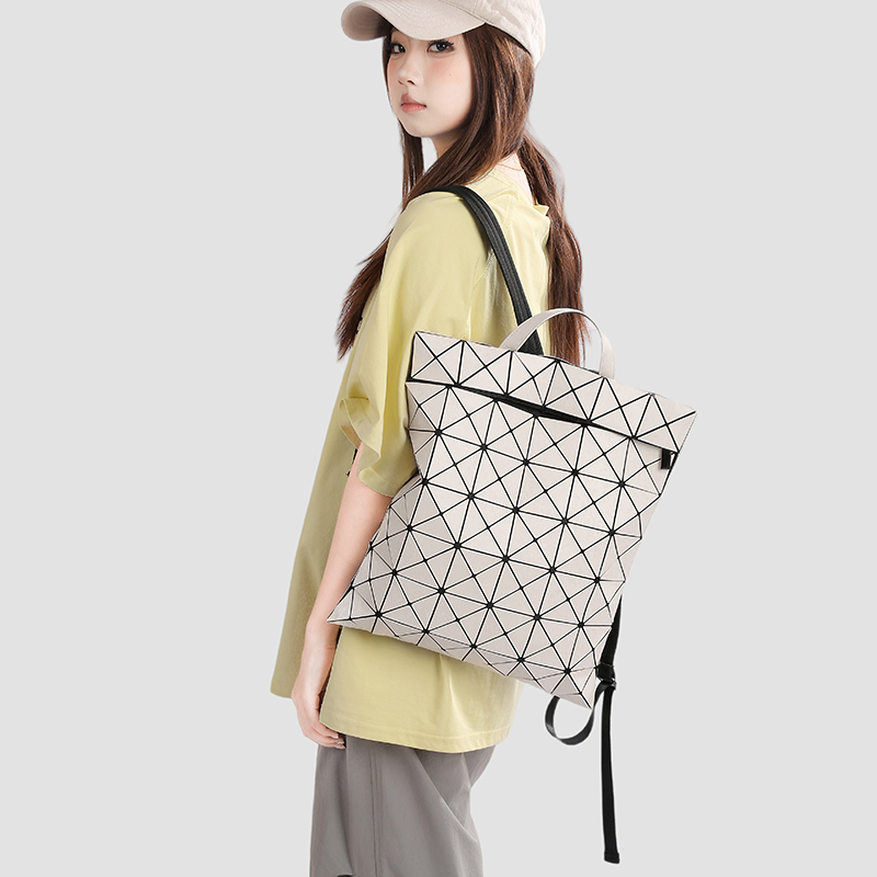 日本个性创意菱格双肩包男女通用中性时髦书包高级感轻奢潮牌背包