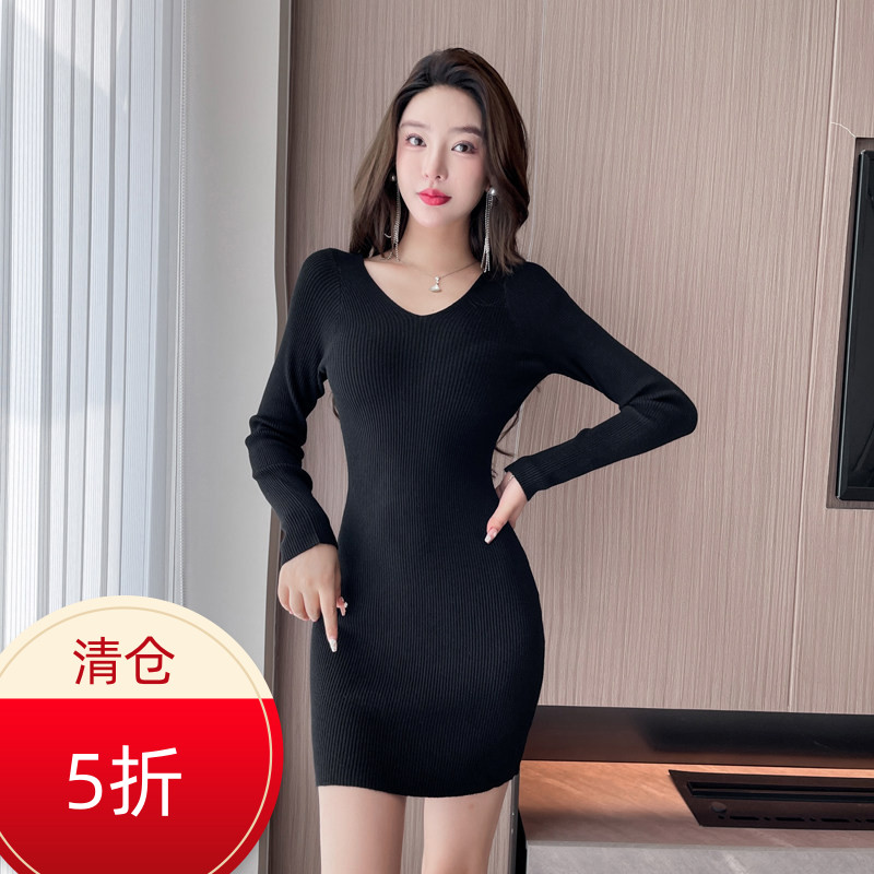 V领约会小黑裙露背性感针织短裙