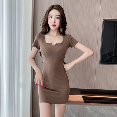 显身材简单大方性感包臀连衣裙