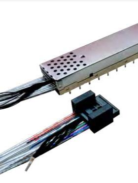 V59-YC019 1x1OSFP OverPass™ connector & std height cage to