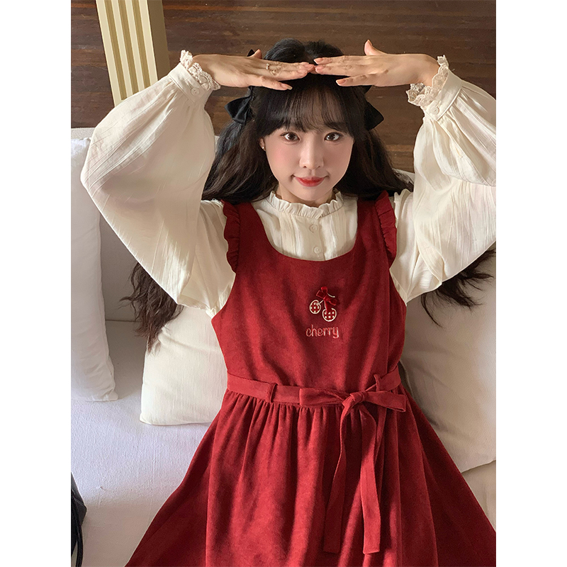 罐头士多所 裙子女2023早秋新款背带裙樱桃绣花小飞袖背心连衣裙