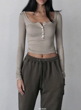 欧美风2024年春新款辣妹纯欲风大圆领系扣紧身长袖T恤打底上衣女