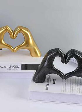 生日礼物桌面摆件高级感轻奢高端现代简约饰品爱心树脂工艺品卧室