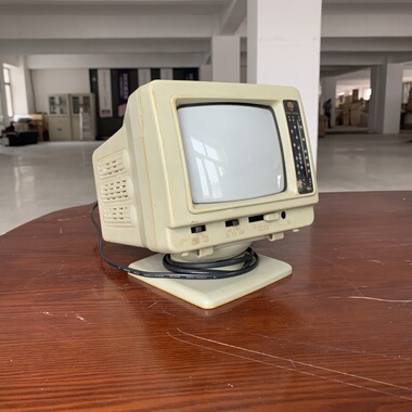 老复古黑白电视机保存完整家居装饰品摆件老电脑展场影视装饰道具