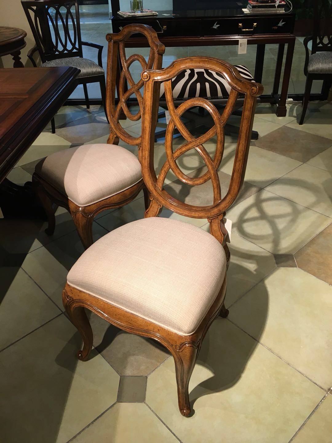 原装进口正版现货美式休闲焦糖色木质布艺座面镂空背无扶手餐椅