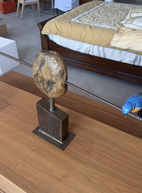 创意金属鸟客厅餐桌玄关艺术现代简约家居软装雕塑铜色石头鸟摆件