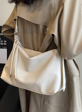 今年流行大容量包包女2025新款百搭学生小众单肩斜挎包休闲托特包