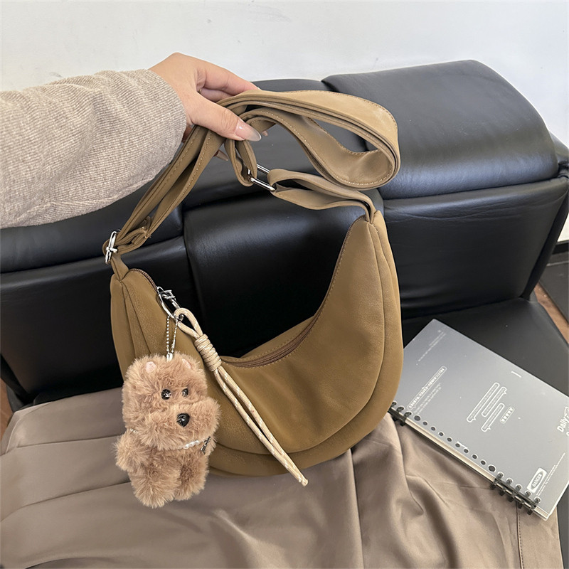 2025新款棕色饺子包女休闲简约风大容量百搭女士单肩斜挎包慵懒风