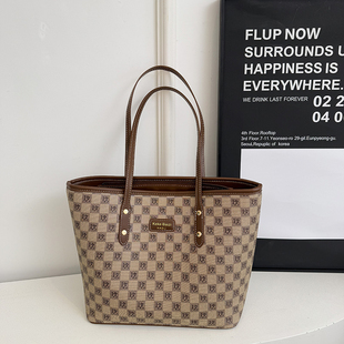 2025新款 大容量单肩包女手提包老花托特大包高级感百搭通勤包 时尚