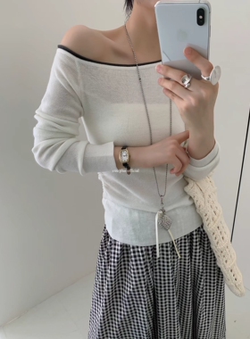 斜领露肩开叉设计感打底上衣女春季甜辣妹气质软糯内搭长袖针织衫