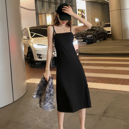 开叉心机修身风内搭性感小黑裙
