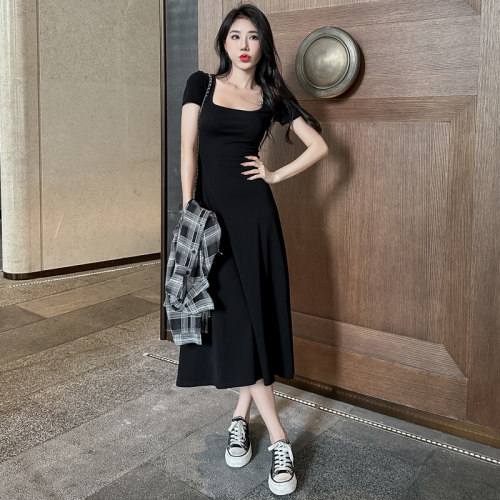 莫代尔方领连衣裙女中长款黑色裙